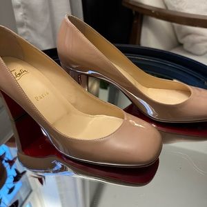 Christian Louboutin Nude/Beige
Chunky Pump